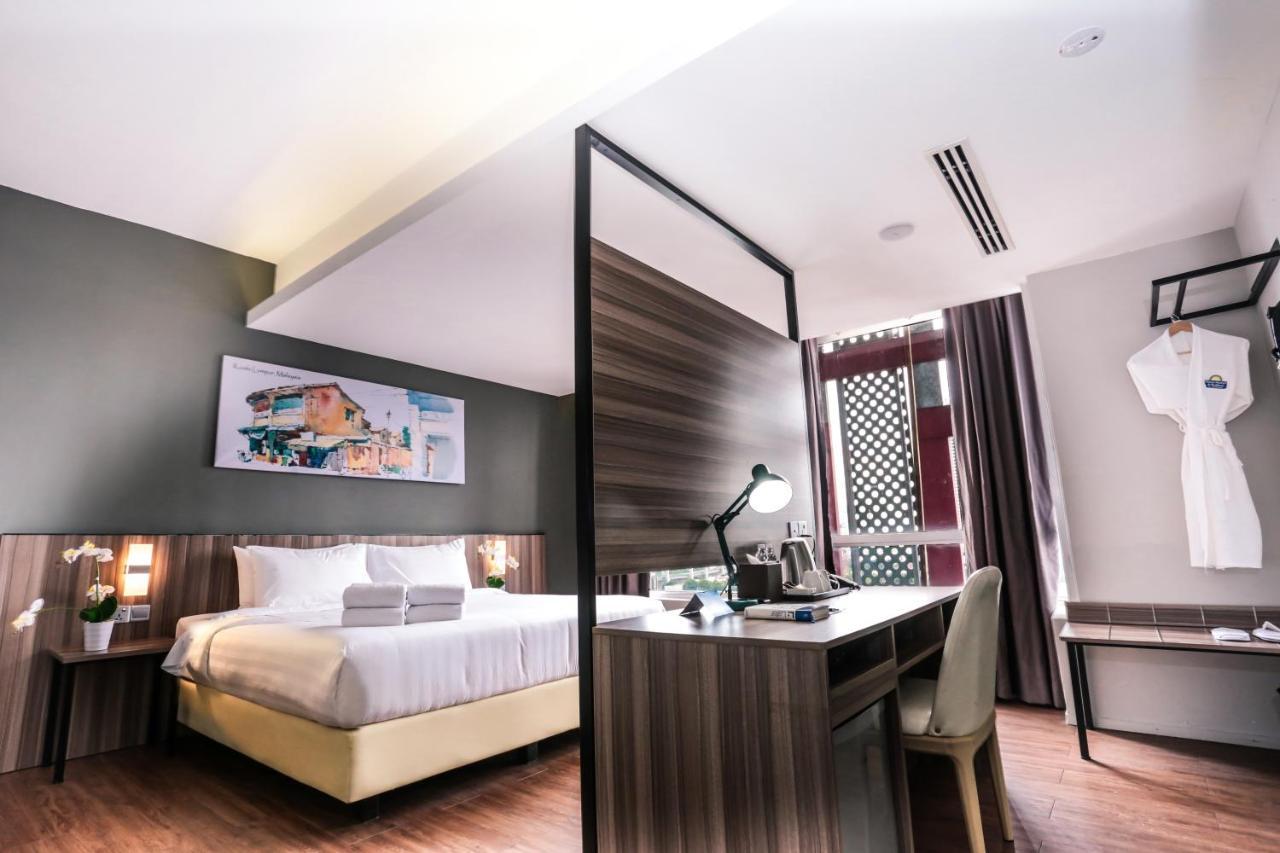 Days Hotel & Suites By Wyndham Kl - Chan Sow Lin Mrt Or Lrt Куала Лумпур Екстериор снимка