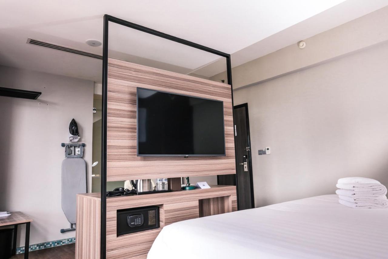 Days Hotel & Suites By Wyndham Kl - Chan Sow Lin Mrt Or Lrt Куала Лумпур Екстериор снимка