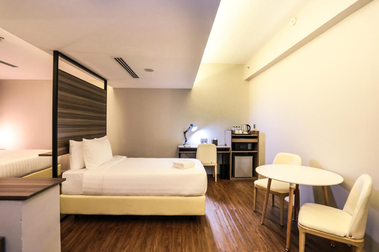 Days Hotel & Suites By Wyndham Kl - Chan Sow Lin Mrt Or Lrt Куала Лумпур Екстериор снимка