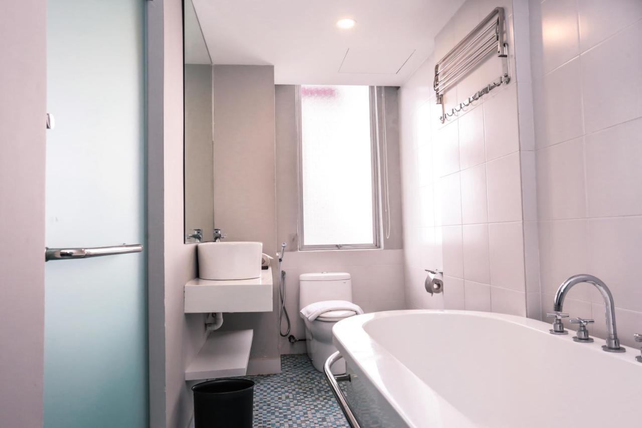 Days Hotel & Suites By Wyndham Kl - Chan Sow Lin Mrt Or Lrt Куала Лумпур Екстериор снимка