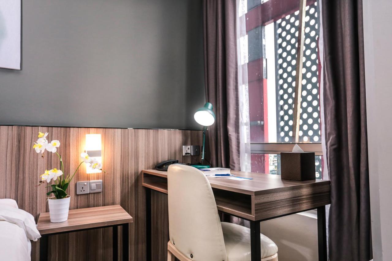 Days Hotel & Suites By Wyndham Kl - Chan Sow Lin Mrt Or Lrt Куала Лумпур Екстериор снимка