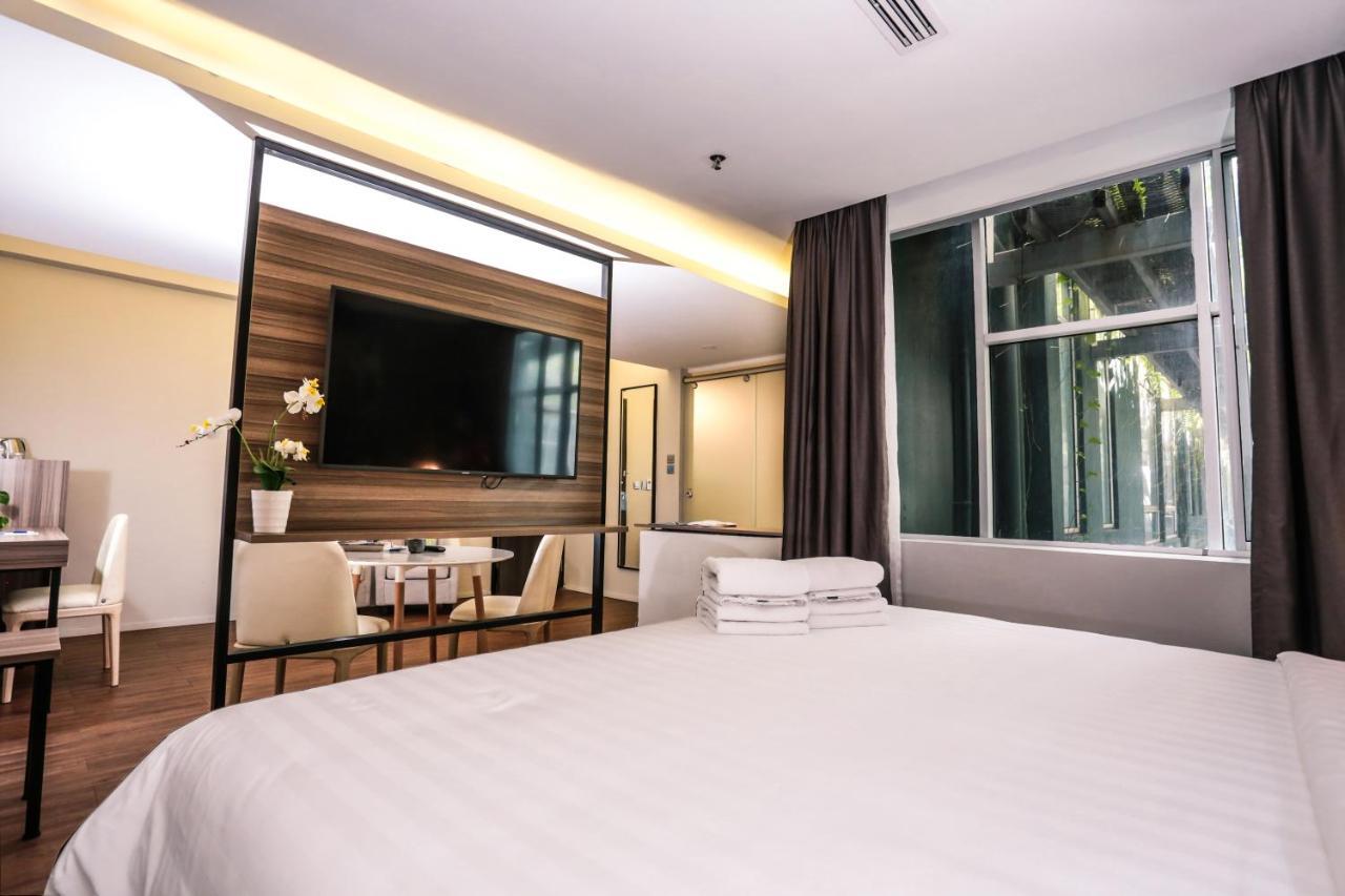 Days Hotel & Suites By Wyndham Kl - Chan Sow Lin Mrt Or Lrt Куала Лумпур Екстериор снимка