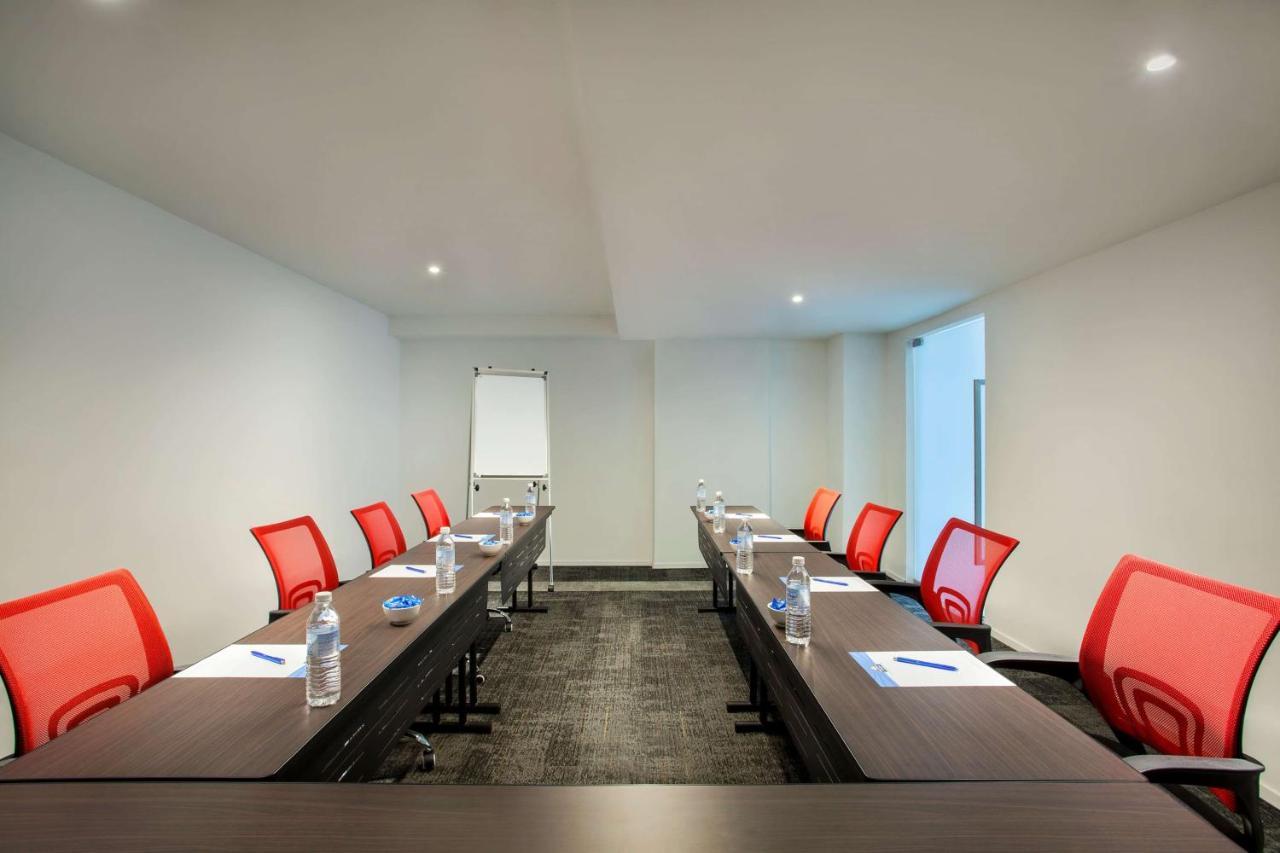 Days Hotel & Suites By Wyndham Kl - Chan Sow Lin Mrt Or Lrt Куала Лумпур Екстериор снимка