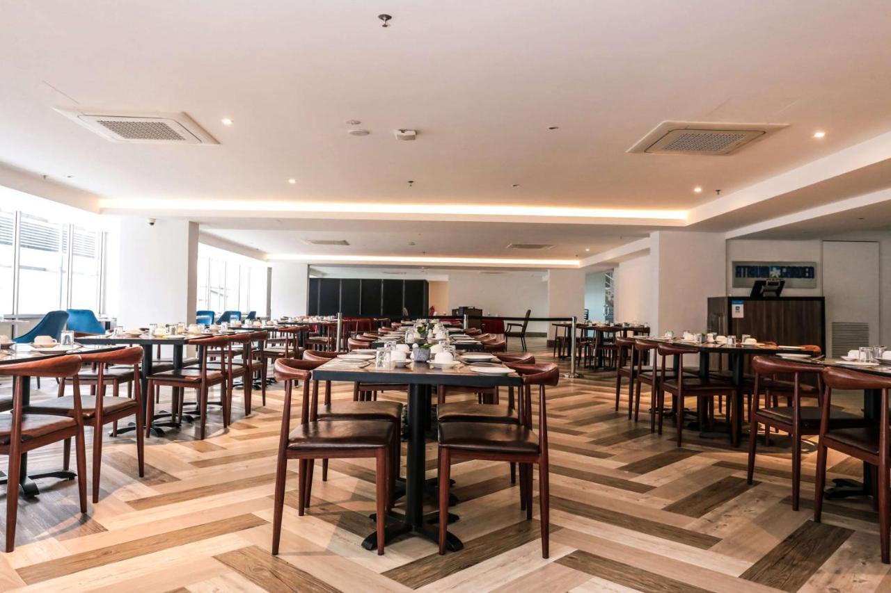Days Hotel & Suites By Wyndham Kl - Chan Sow Lin Mrt Or Lrt Куала Лумпур Екстериор снимка