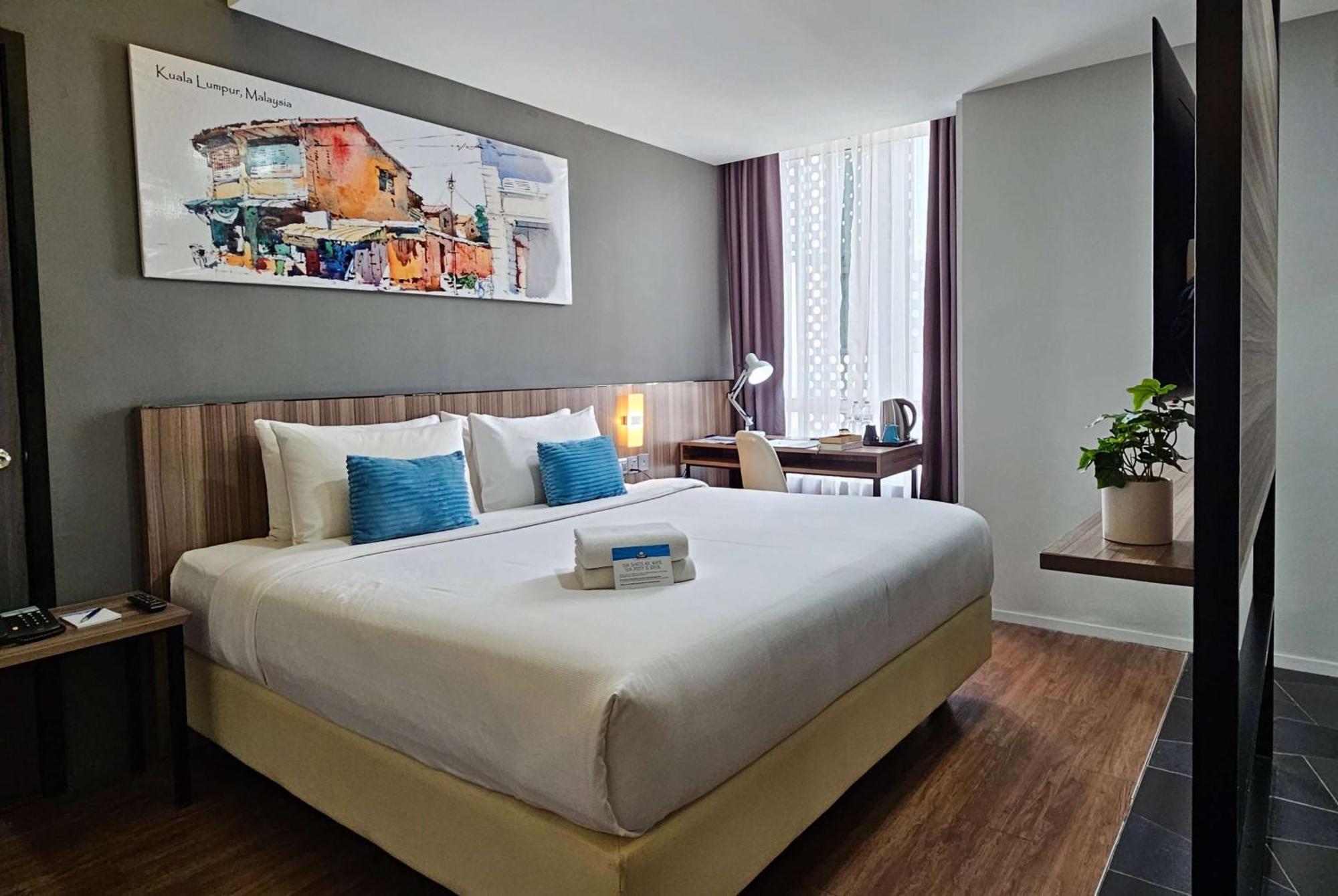 Days Hotel & Suites By Wyndham Kl - Chan Sow Lin Mrt Or Lrt Куала Лумпур Екстериор снимка