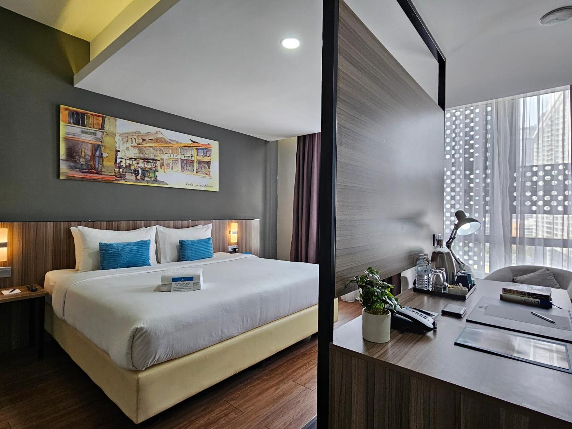 Days Hotel & Suites By Wyndham Kl - Chan Sow Lin Mrt Or Lrt Куала Лумпур Екстериор снимка